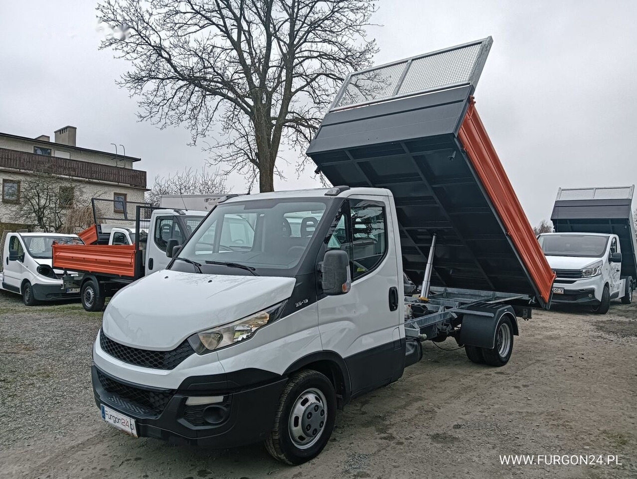 Купить б/у Коммерческие автомобили IVECO Daily 35c13 2-осный из Польши, цена