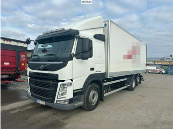 Грузовик с закрытым кузовом VOLVO FM