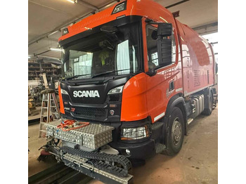 Подметально-уборочная машина SCANIA