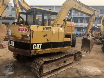 Гусеничный экскаватор CATERPILLAR E70B