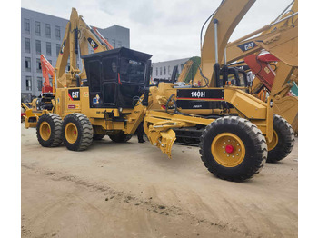 Грейдер CATERPILLAR 140H