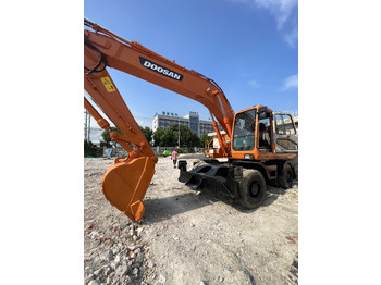 Колёсный экскаватор DOOSAN DX210