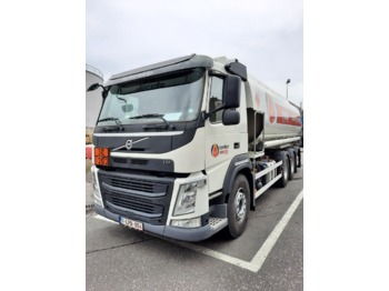 Грузовик-цистерна VOLVO FM