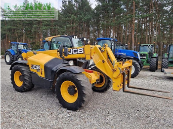 Колёсный погрузчик JCB