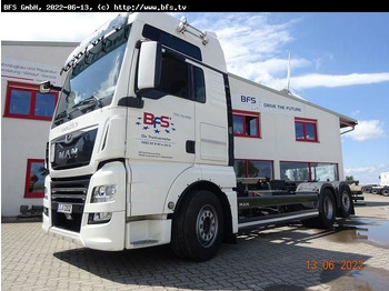 Грузовик-контейнеровоз/ Сменный кузов MAN TGX 26.500