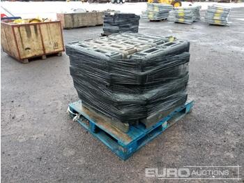 Строительное оборудование Pallet of Rubber Bases to suit Heras Fencing: фото 1