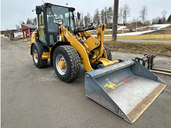 Колёсный погрузчик CATERPILLAR 906M