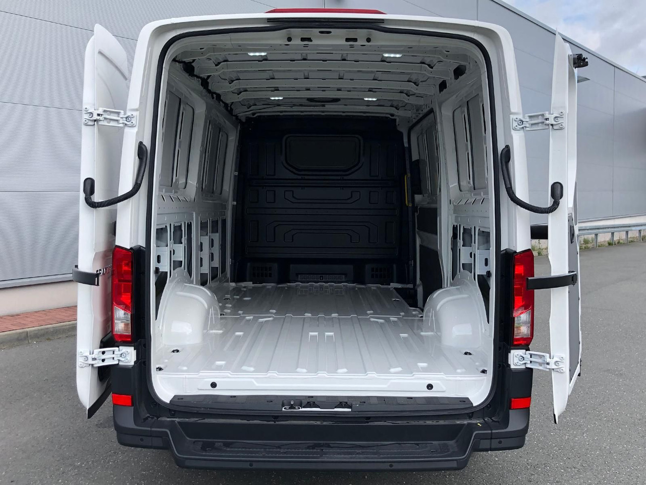 Новый Цельнометаллический фургон Volkswagen Crafter Kasten 35 L3H2 4MOTION LED PDC: фото 12