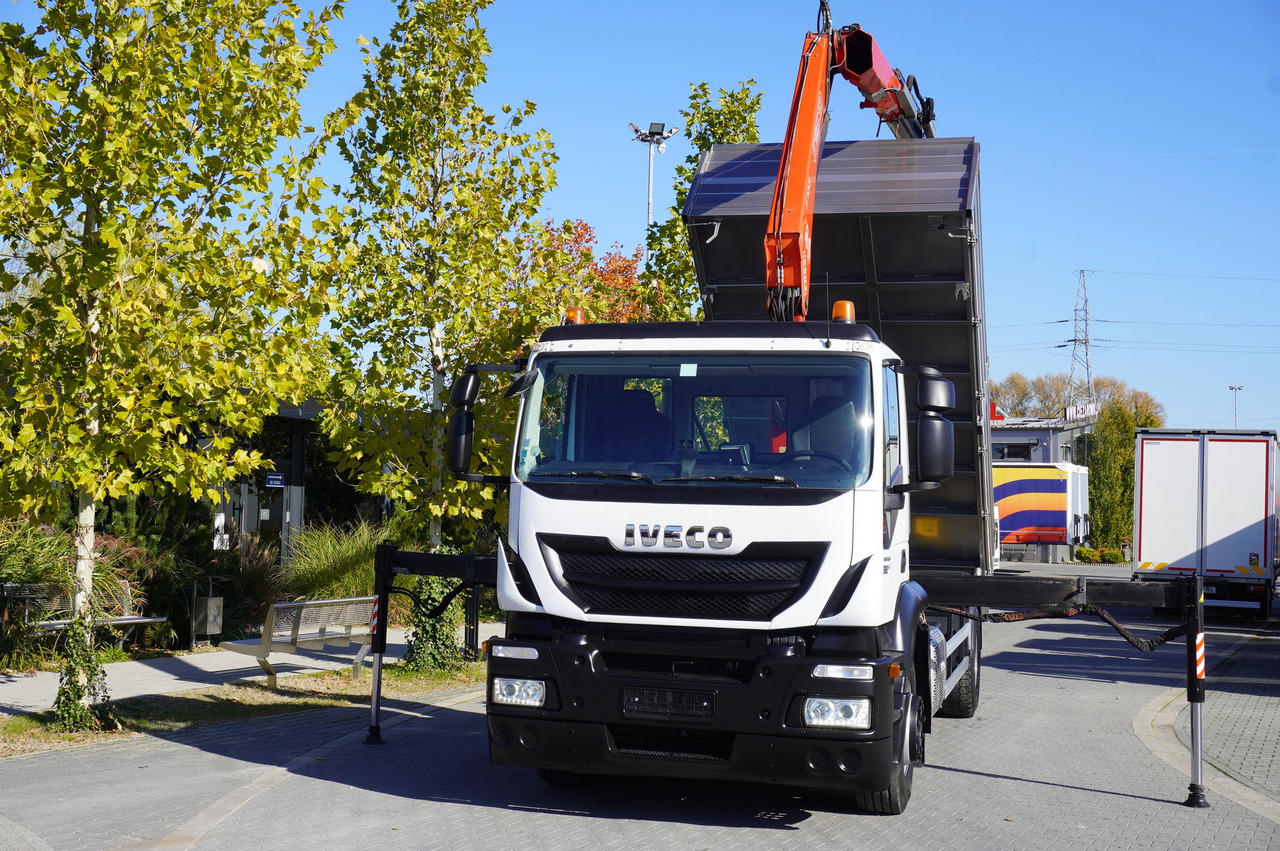 Самосвал, Автоманипулятор IVECO Stralis 310 E6 / NEW 3-sided tipper / Fassi F135 crane with remote control: фото 10