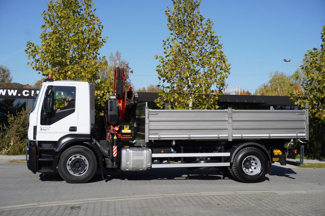 Самосвал, Автоманипулятор IVECO Stralis 310 E6 / NEW 3-sided tipper / Fassi F135 crane with remote control: фото 23