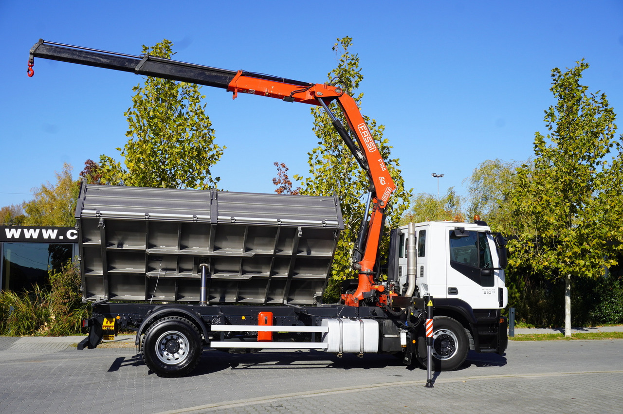 Самосвал, Автоманипулятор IVECO Stralis 310 E6 / NEW 3-sided tipper / Fassi F135 crane with remote control: фото 9