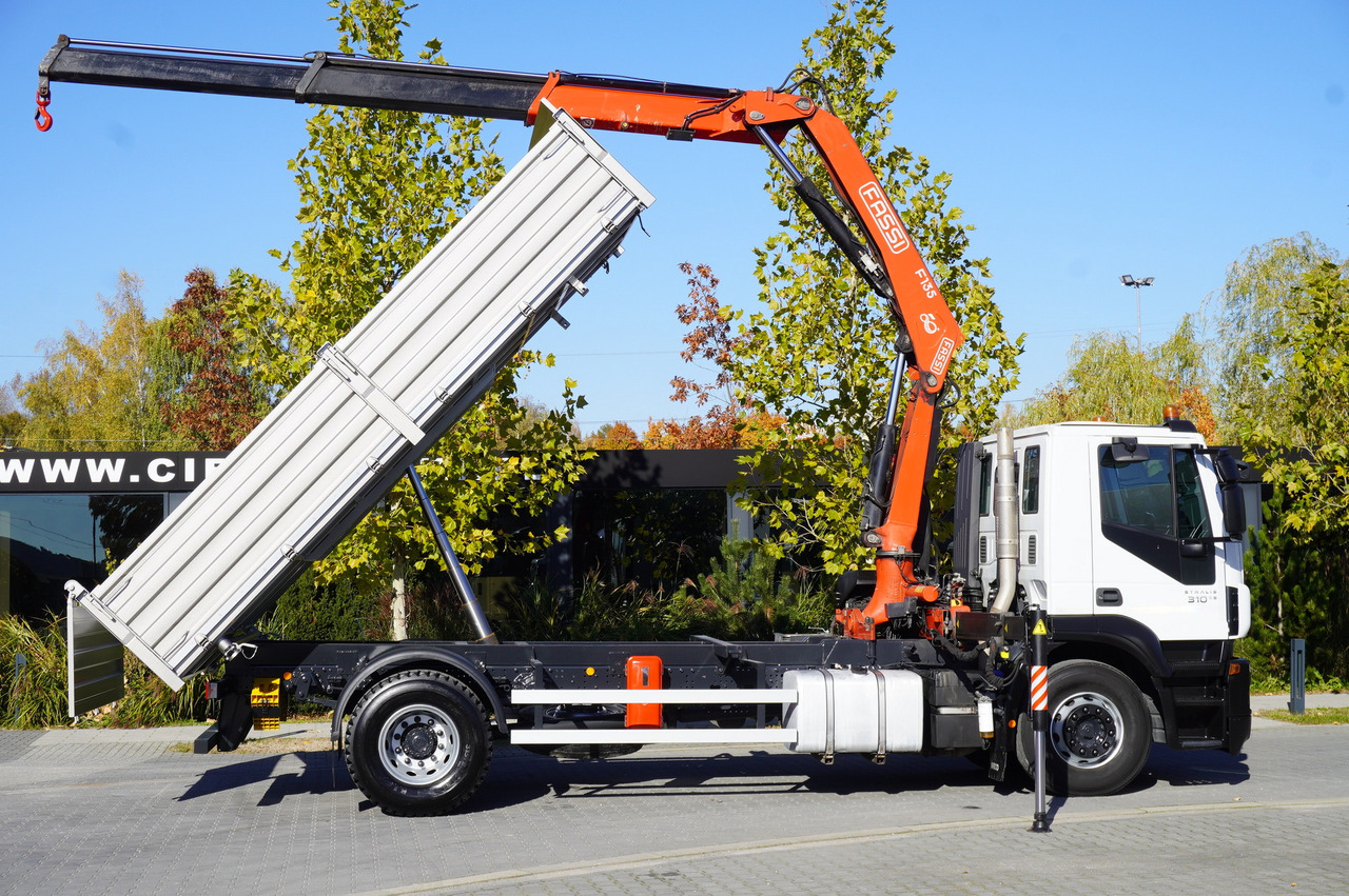 Самосвал, Автоманипулятор IVECO Stralis 310 E6 / NEW 3-sided tipper / Fassi F135 crane with remote control: фото 12