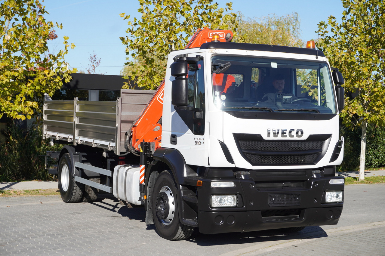 Самосвал, Автоманипулятор IVECO Stralis 310 E6 / NEW 3-sided tipper / Fassi F135 crane with remote control: фото 19