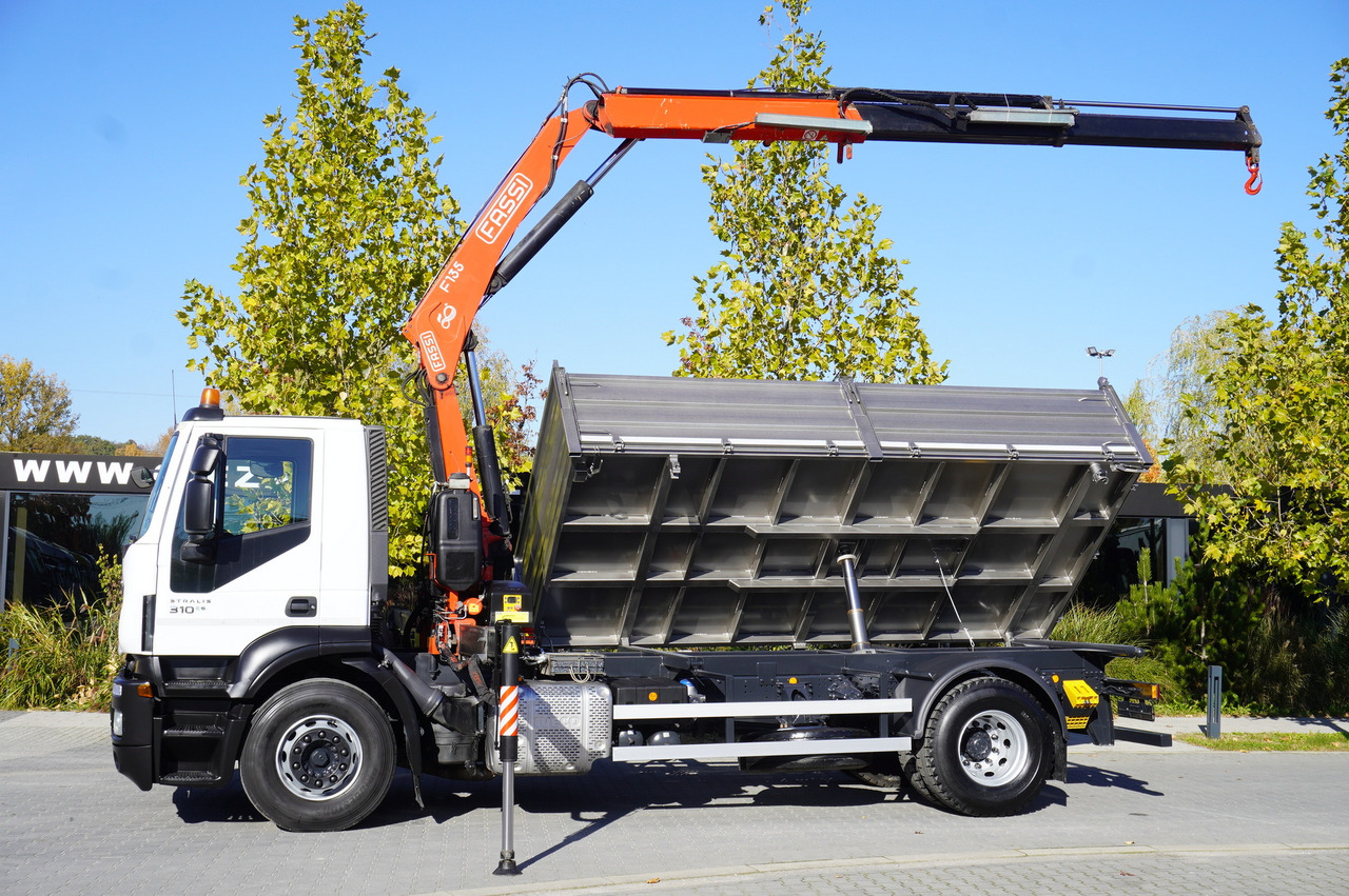 Самосвал, Автоманипулятор IVECO Stralis 310 E6 / NEW 3-sided tipper / Fassi F135 crane with remote control: фото 6