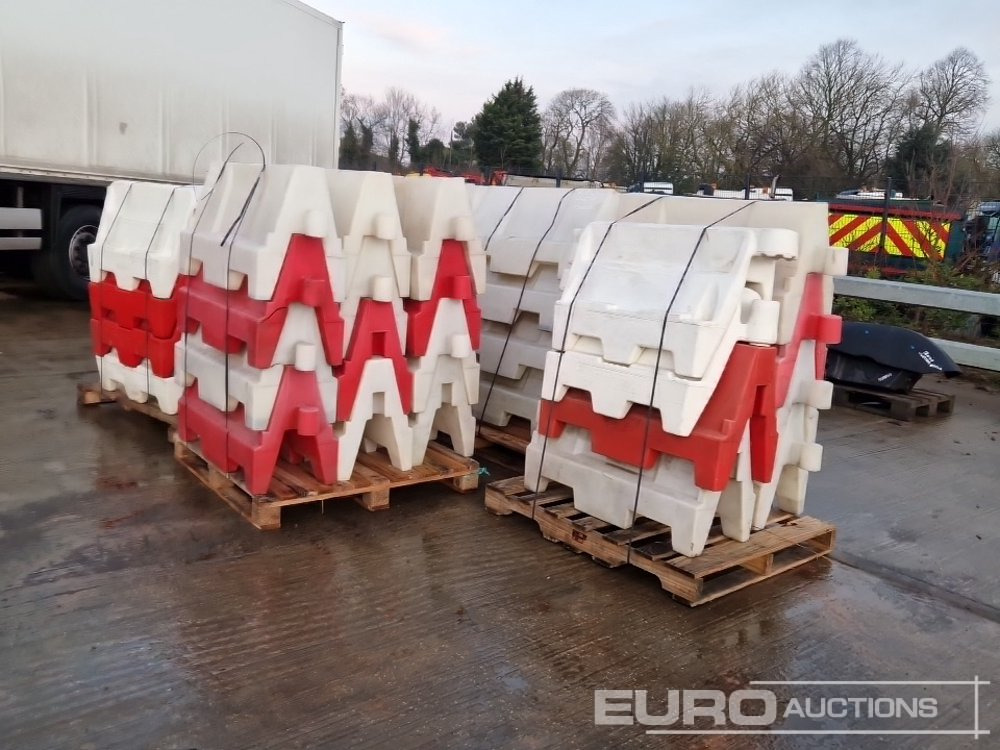 Строительное оборудование Pallet of Water Filled Barriers (5 of): фото 7