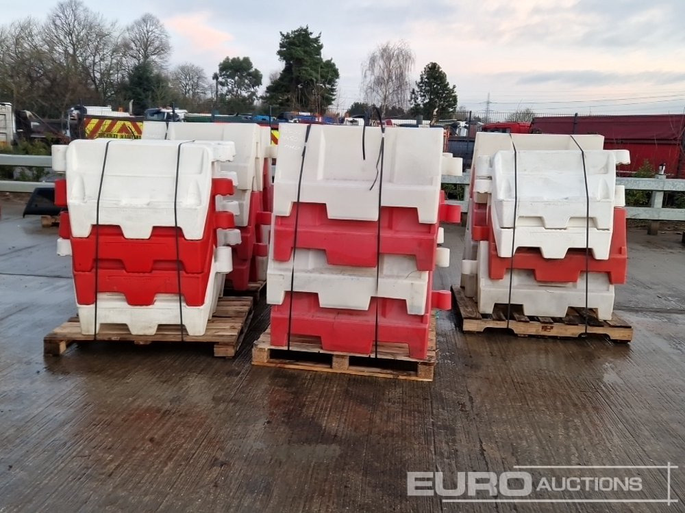 Строительное оборудование Pallet of Water Filled Barriers (5 of): фото 6